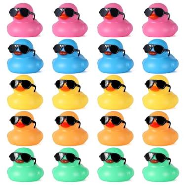 Imagem de BOZILY 20 peças de mini patos de borracha coloridos a granel com 20 óculos de sol pretos e 20 adesivos, 5 cores vibrantes para se esconder, decoração C, presentes de troca de sala de aula