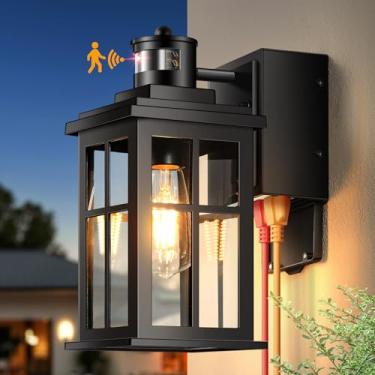 Imagem de OPAXIS Luz de varanda com tomada GFCI, luminária externa ajustável para distância e tempo, sensor de movimento preto, luminárias externas para casa, entrada, pátio, garagem, jardim, impermeável