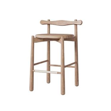 Imagem de Banqueta Uçá Verniz Madeira Tauari (ambiente interno) Assento em Madeira