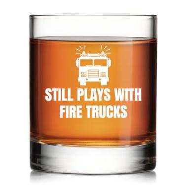 Imagem de Pishovi Still Plays With Fire Trucks Whisky Glass, presentes de aniversário e Natal para bombeiros, ideia de presente de bombeiro, vidro de rocha de bombeiros, presentes para Departamento FD