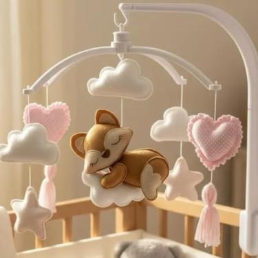 Imagem de Móbile Baby Berço Raposinha, Decorativo em Feltro, Rosa e Branco, com Nuvens, Estrelas e Corações, Artesanal para Quarto de Bebê Menina