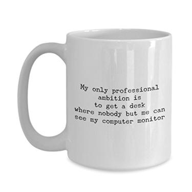 Imagem de Caneca profissional – My only professional ambition is to get a desk where nobody but me can see my computer monitor