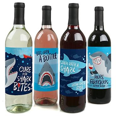 Imagem de Big Dot of Happiness Shark Zone - Decorações de festa para mulheres e homens - Adesivos de etiqueta para garrafa de vinho - Conjunto com 4