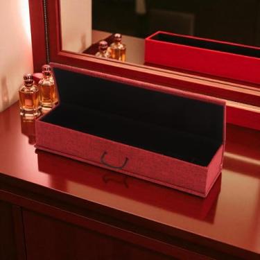 Imagem de 1 caixa de joias com fecho de madeira, colar e contas de madeira, tecido vinho tinto, 24,3 x 6,5 x 4,5 cm