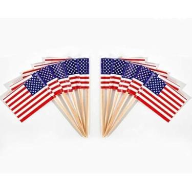 Imagem de CYPS 100 peças bandeira americana EUA bandeiras de palito de dente, mini palito pequeno cupcake toppers bandeiras dos EUA, 4 de julho, dia dos veteranos, escolhas de país decoração de festa celebração coquetel comida bar bandeiras de bolo