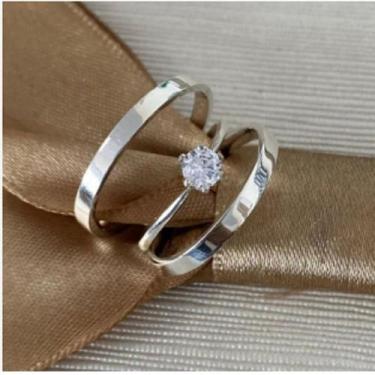 Imagem de  Par de Alianças em Prata 925 com Anel Solitário  Sofisticação e Elegâ