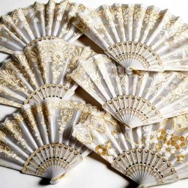 Imagem de Kit Com 12 Leques De Mão | Lembrancinhas Para Casamento, Eventos E Danças Típicas (BRANCO 12 PEÇAS)