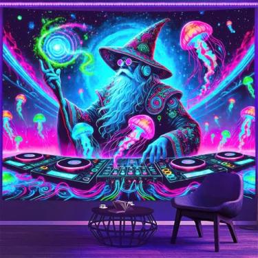Imagem de BlissYard Tapeçaria Wizard Blacklight DJ 198 x 149 cm UV Reativa Luz Negra Música Brilhando no Escuro Poster Hippie Tapeçaria UV para Decoração de Quarto, Sala de Estar, Arte de Casa e Festa Pano de