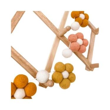 Imagem de Guirlanda Boêmia De Margaridas Feita À Mão Em Feltro Para Decoração De