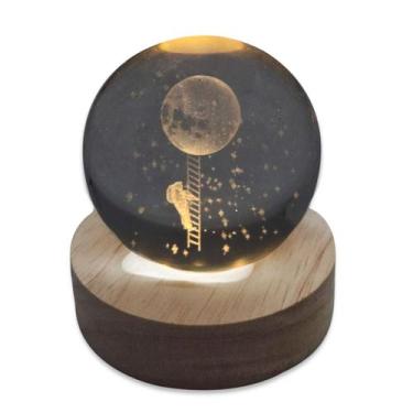 Imagem de Bola de Cristal Luminária Astronauta Base de Madeira 6 cm - youbai