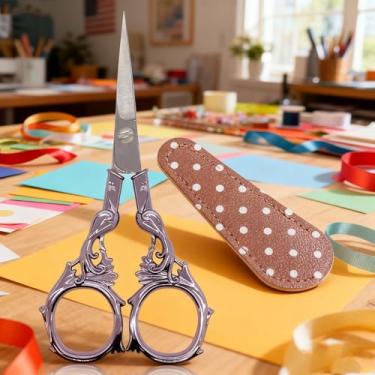 Imagem de Tesoura de costura de 11 cm com capa de couro PU, projetada para necessidades femininas de escritório e artesanato, pequenas tesouras para bordado de crochê e corte de linha de tecido