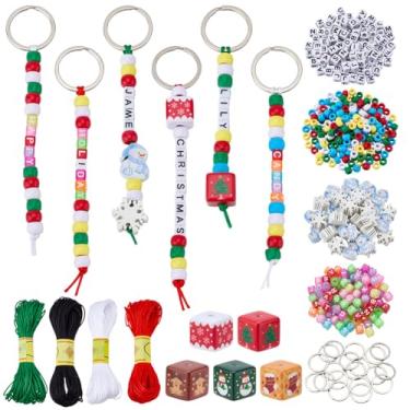 Imagem de PLIGREAT 728 peças de kit de chaveiro de contas de Natal, chaveiro faça você mesmo artesanato com contas de alfabeto ajustável, porta-chaves decorativas, contas quadradas de árvore de Natal de