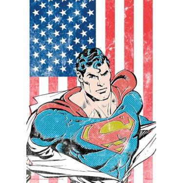 Imagem de MIGHTYPRINT DC Comics – Super-Homem – Bandeira Americana – Arte de parede 43.2 cm x 61.0 cm – Oficialmente licenciado Man of Steel colecionável – Ideal para presentear e colecionar
