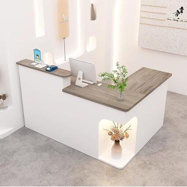Imagem de Mesa de balcão de recepção moderna, mesa de balcão de recepção em forma de L com gavetas e prateleiras de armazenamento, recepção de madeira para recepção, balcão de varejo para salão de beleza e
