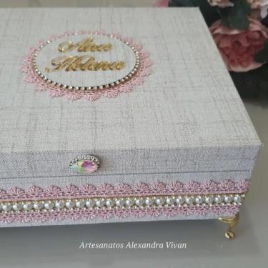 Imagem de Caixa personalizada com imagem baby 15 cm perolada e toalhinha bordada