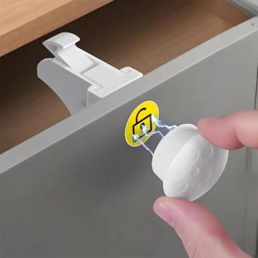 Imagem de Trava magnética invisível para armário à prova de segurança para bebês (4 fechaduras e 1 chave), sem perfuração, adesivo forte para instalação fácil e segura, serve para a maioria dos armários e