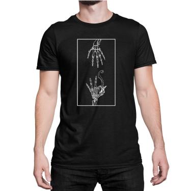 Imagem de Camiseta Mãos de Esqueleto Tabaco Charuto Fumaça Dedos