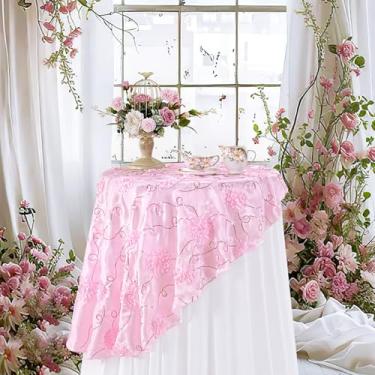 Imagem de Fanqisi Toalha de mesa redonda rosa 3D Roseta lantejoulas cetim toalha de mesa 127 cm capa de mesa para decoração de festa de aniversário de casamento, aniversário ao ar livre