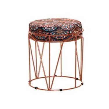 Imagem de Puff Aramado Babu Com Armação Bronze Estofado Em Suede