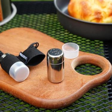 Imagem de Pacote com 4 potes de tempero de aço inoxidável, mini saleiro com tampas, frascos de cápsula, frascos de pimenta em pó