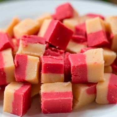 Imagem de Doce de Leite com Morango Mineiro em Cubinhos 200g - Doces Pé da Serra