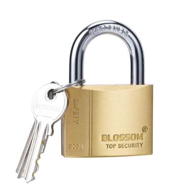 Imagem de Fechadura de latão, chaveiro, trava de armário de armazenamento, cadeado de latão sólido, chaveiro, cadeado de barracão, unidade de armazenamento, armário de armazenamento de academia escolar, cerca,