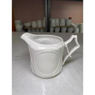 Imagem de Leiteira em porcelana com detalhes em relevo - Aladim Porcelanas