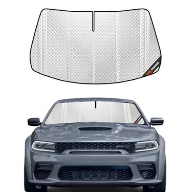 Imagem de Pigenius Para-brisa para Dodge Charger 2011-2023 com câmera montada no espelho retrovisor. Cobertura completa do para-sol da janela frontal