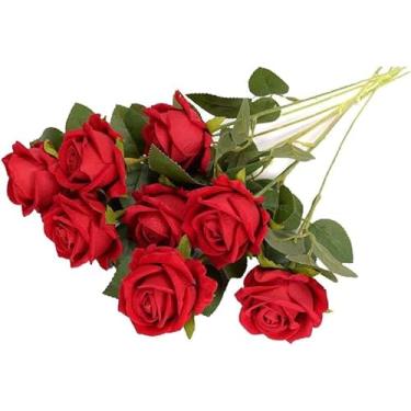 Imagem de Flores de rosas vermelhas artificiais, arranjo floral de seda realista.