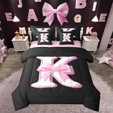 Imagem de jejeloiu Conjunto de edredom infantil com laço preto e rosa, tamanho king, monograma, 7 peças, com inicial K personalizada, em uma bolsa com edredom, lençóis, fronhas, conjunto de cama moderno