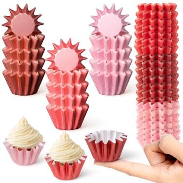 Imagem de Forros de cupcake tamanho mini – 210 contagens de copos de muffin resistentes à gordura do Dia dos Namorados, papel descartável, vermelho, rosa, embalagens de doces para cupcake para celebração dos