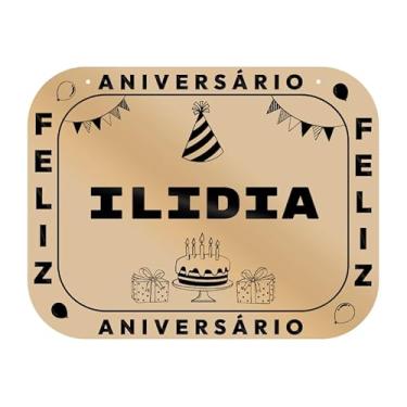 Imagem de Placa Feliz Aniversário Ilidia em MDF, 19x14 cm, com 2 Furos para Pendurar