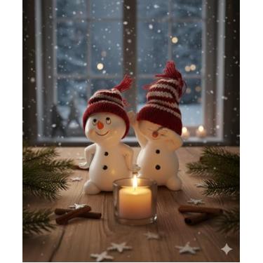 Imagem de khevga Conjunto de 2 estatuetas de boneco de neve – Decorações de Natal em pé e sentado em vermelho e cinza – Estatuetas clássicas para mesa festiva, cornija e janela (vermelho, brincalhão em pé)