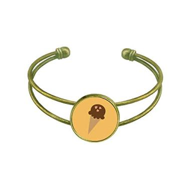 Imagem de Bracelete retrô com pingente de chocolate amendoim com chocolate e sorvete