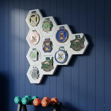 Imagem de Kit de 5 Porta Medalhas de MDF Hexagonal - Porta Medalhas Esportivo para Decoração de Parede (BRANCO)