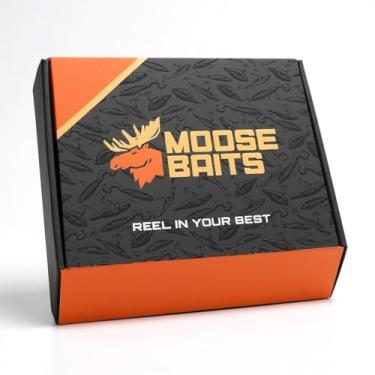 Imagem de Moose Baits Caixa misteriosa de equipamento de robalo – 7–9 iscas de pesca de robalo premium – Kit de pesca para robalo e robalo pequeno – Presentes de pesca de Natal – Sem assinatura