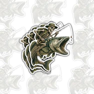 Imagem de 3 peças de adesivo de esqueleto montando peixe, decalque engraçado de vinil de pesca de ceifador para pescadores, adesivo de pescador de esqueleto à prova d'água para caixa de equipamento