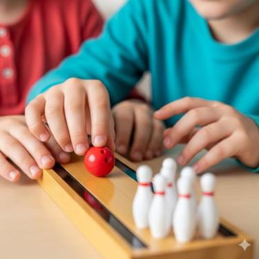 Imagem de Kit Boliche Infantil Colorido com 10 Pinos e 2 Bolas | Brinquedo Educativo para Coordenação Motora e Socialização | Jogo de Boliche de Plástico Seguro para Crianças | Presente Criativo +4 Anos