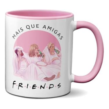 Imagem de Caneca Mais Que Amigas Friends Vestidas De Noiva No Sofá (Rosa)
