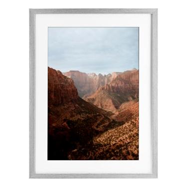 Imagem de Stupell Industries Vast Canyon Zion Park Impressão emoldurada cinza sob vidro, design por Jade Sharp Photo, 20 x 14