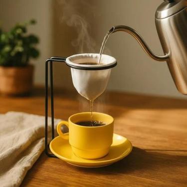 Imagem de Suporte para Mini Coador de Café com Xícara e Pires  Preto com Amarelo