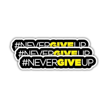 Imagem de #NEVERGIVEUP Adesivo motivacional, design arrojado de hashtag, tema de determinação e resiliência