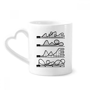 Imagem de Caneca de café de cerâmica preta com contorno do porta-copos do parque de diversões