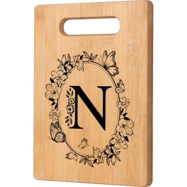 Imagem de Tábua de corte com monograma, presente de casamento personalizado para casais recém-casados, melhores presentes iniciais para aniversário, chá de panela, aniversário, noivado, Natal (Letra N)