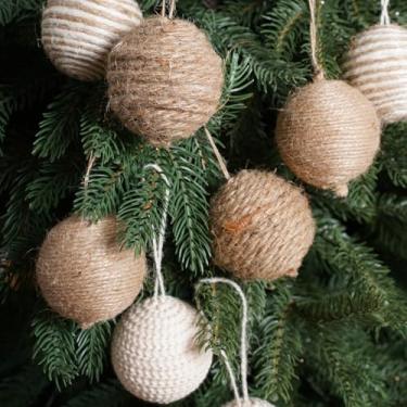Imagem de Soulchen 24 peças de enfeites de bola de Natal rústicos, esferas neutras de 6 cm, bolas decorativas, boho, fazenda, corda de juta, bolas feitas à mão, para decoração de árvore de Natal, tigelas de