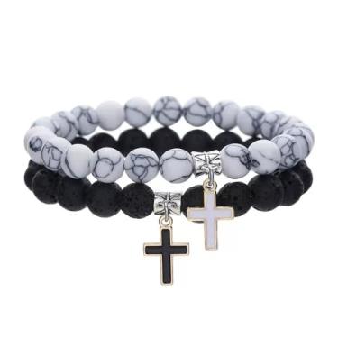 Imagem de YSFTYIYI Conjunto de pulseiras de contas com pingente de cruz para mulheres e homens, pulseiras de pedra vulcânica preta e mármore branco, joias religiosas católicas cristãs presentes