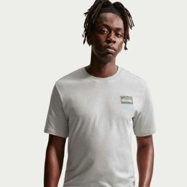 Imagem de Camiseta Nike Train Stickers Masculina-Masculino