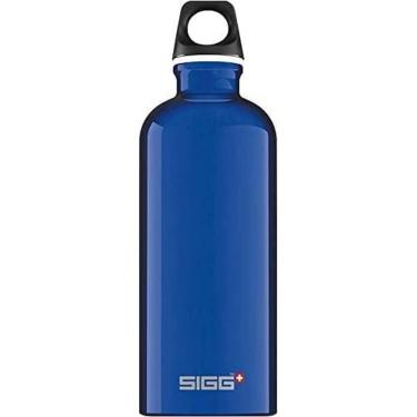 Imagem de Sigg Garrafa de água azul escuro Traveller (0,6 L), garrafa de metal livre de poluentes e à prova de vazamento para viagens e mais, garrafa de alumínio leve com tampa de rosquear