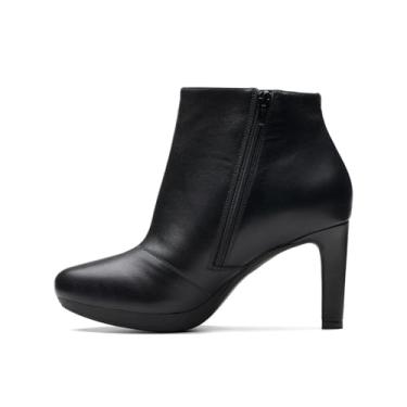 Imagem de Clarks Bota feminina de cano curto Ambyr Rise, Couro preto, 10