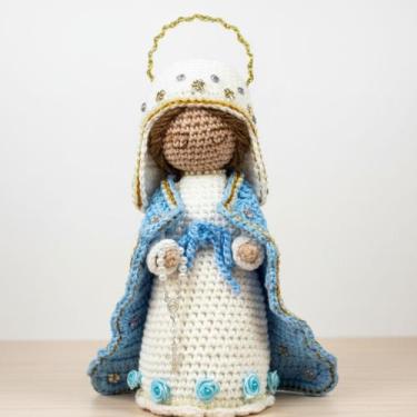 Imagem de Nossa senhora das graças delicada em crochê amigurumi - Mundo Azul E R
